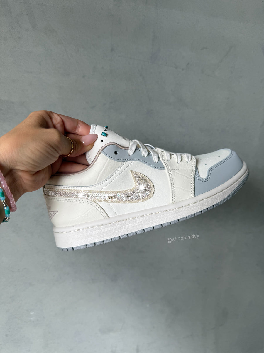 ✨NEW✨Special Edition Swarovski Women's Air Jordan 1 Low