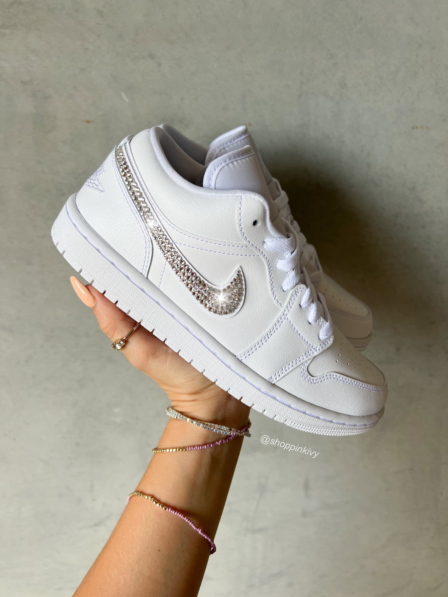 靴 Swarovski Nike Women's Air Jordan 1 Low Women's Air Jordan 1 Retro Low OG sneaker with Swarovski