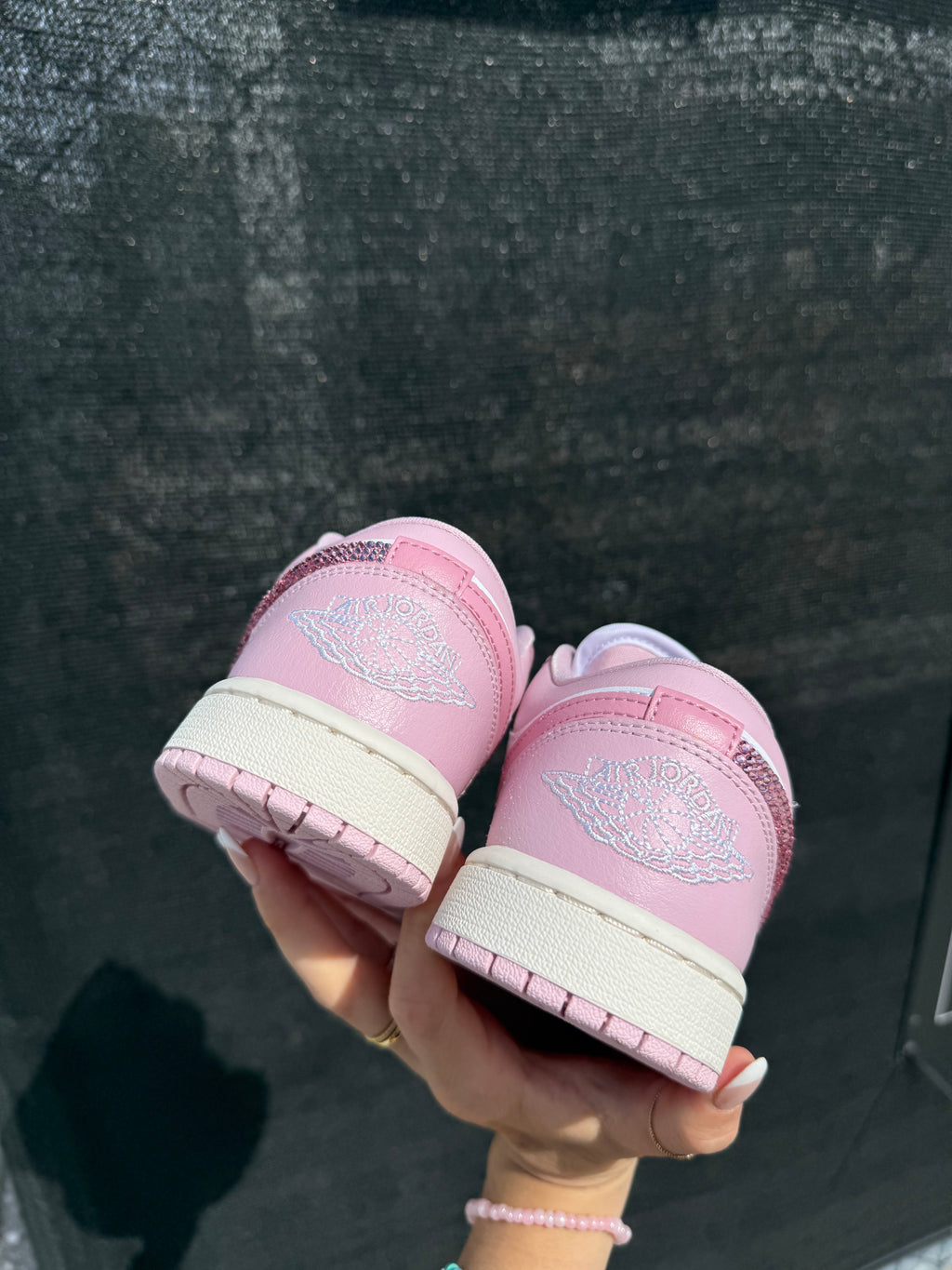 Zapatillas de mujer Air Jordan Retro 1 Low de mujer con Swarovski y rosa