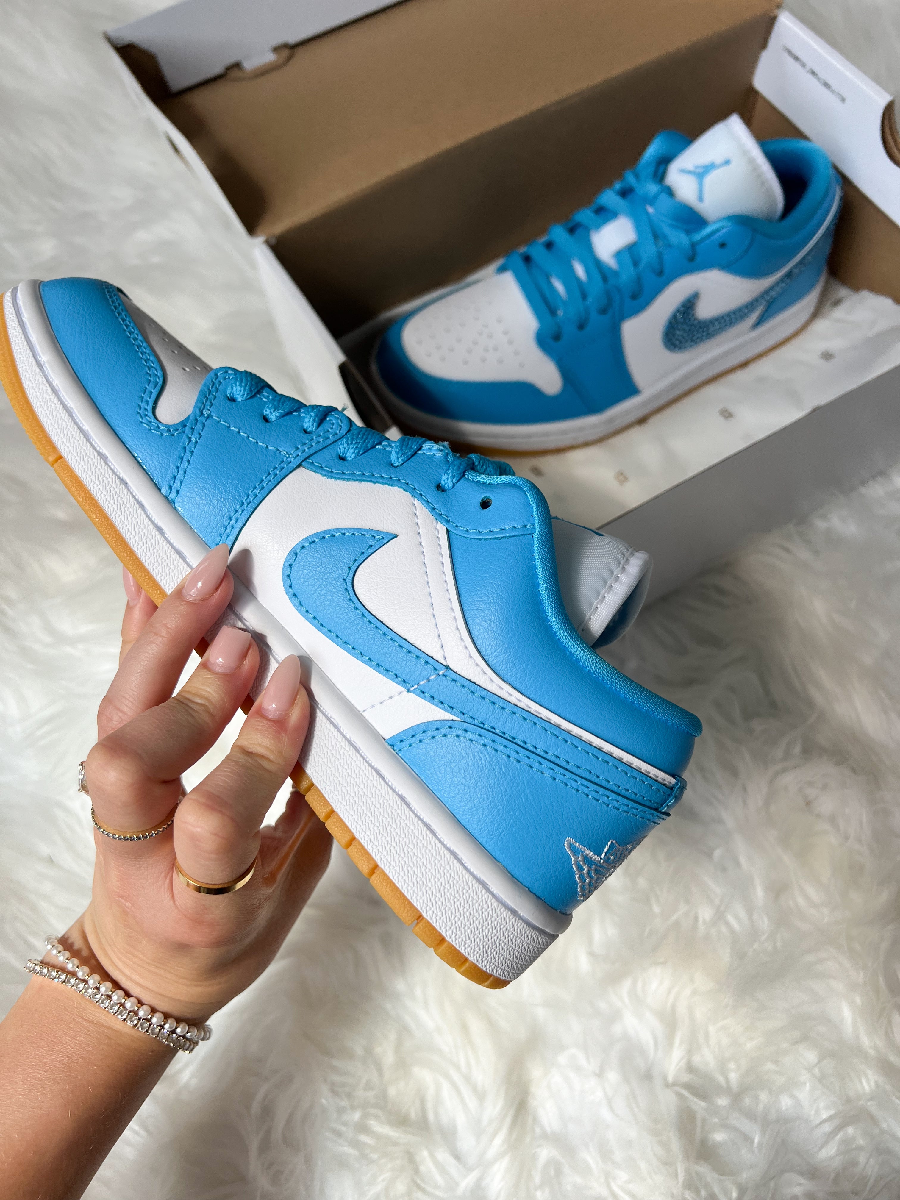 Zapatillas bajas Air Jordan Retro 1 Swarovski azul brillante para mujer