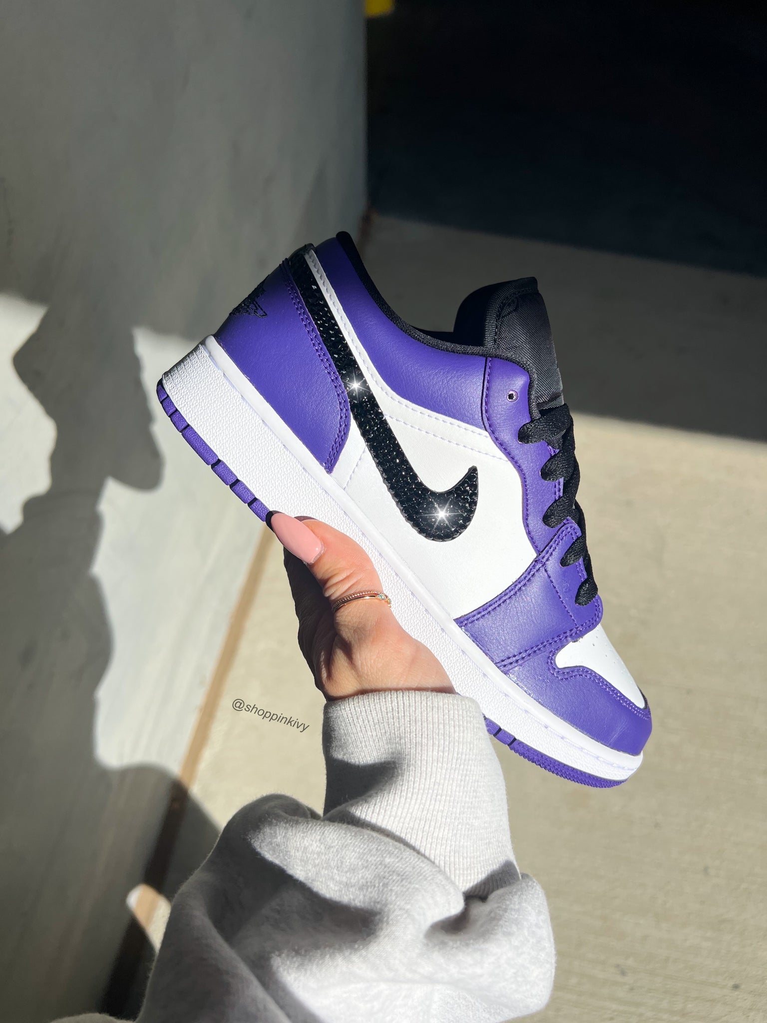 Purple and white jordans 1 on sale