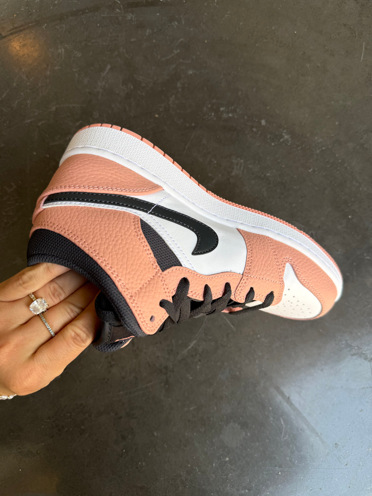 ZAPATILLAS Air Jordan 1 Mid Swarovski durazno oxidado para mujer TALLA 7.5