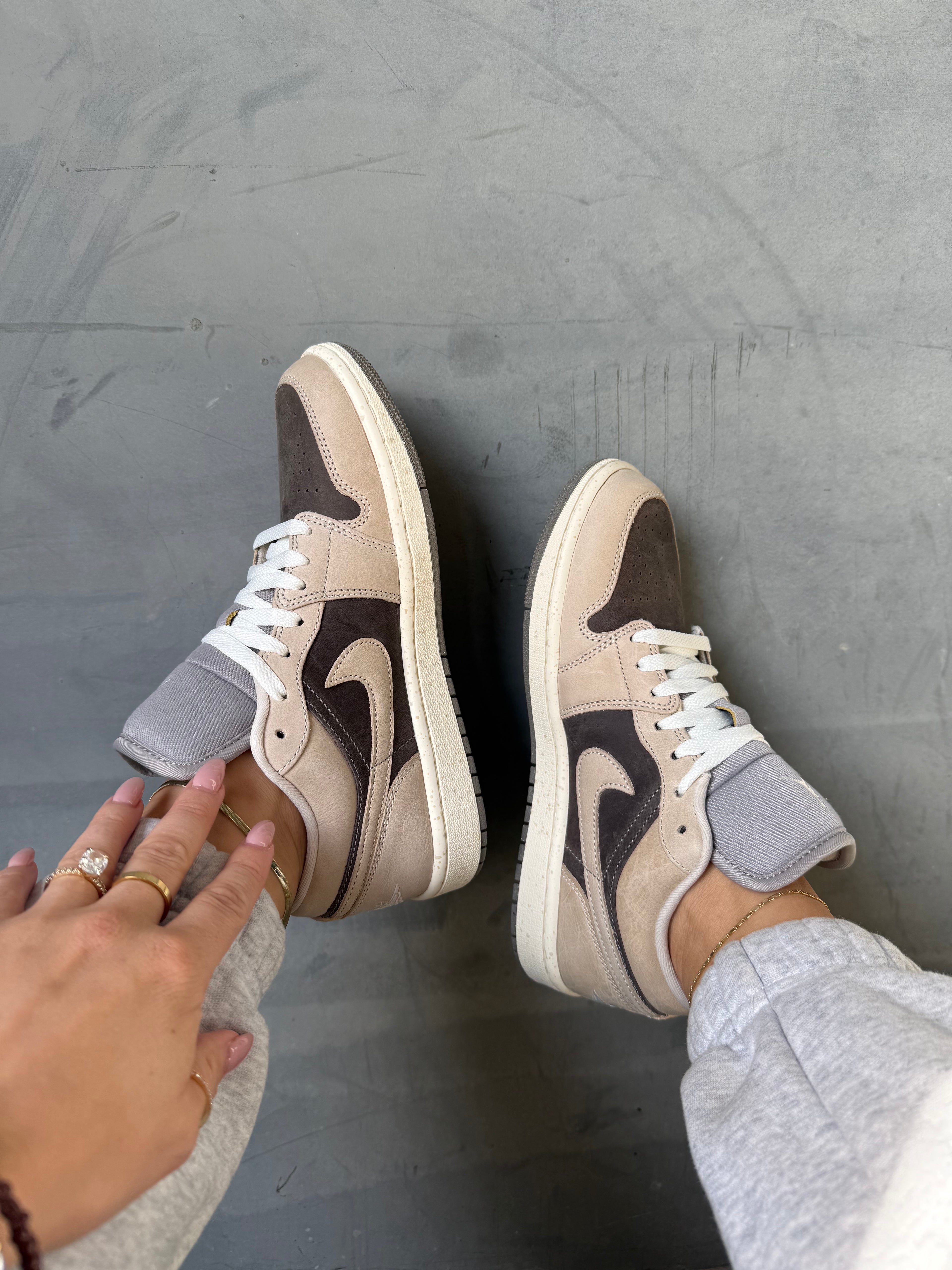 Zapatillas Air Jordan 1 Low Swarovski Greige Beige Neutro para Mujer