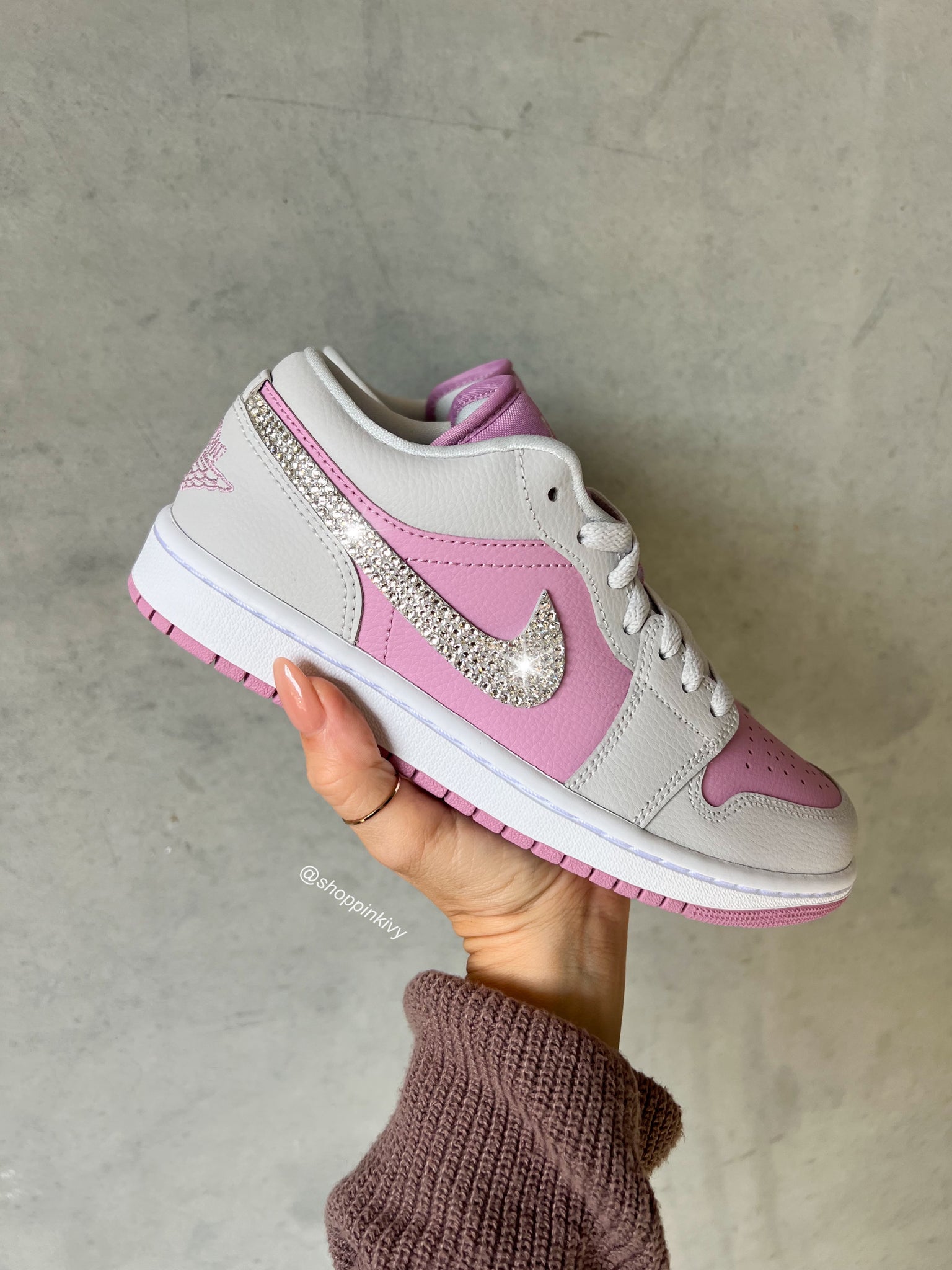 Jordan retro pink and white online