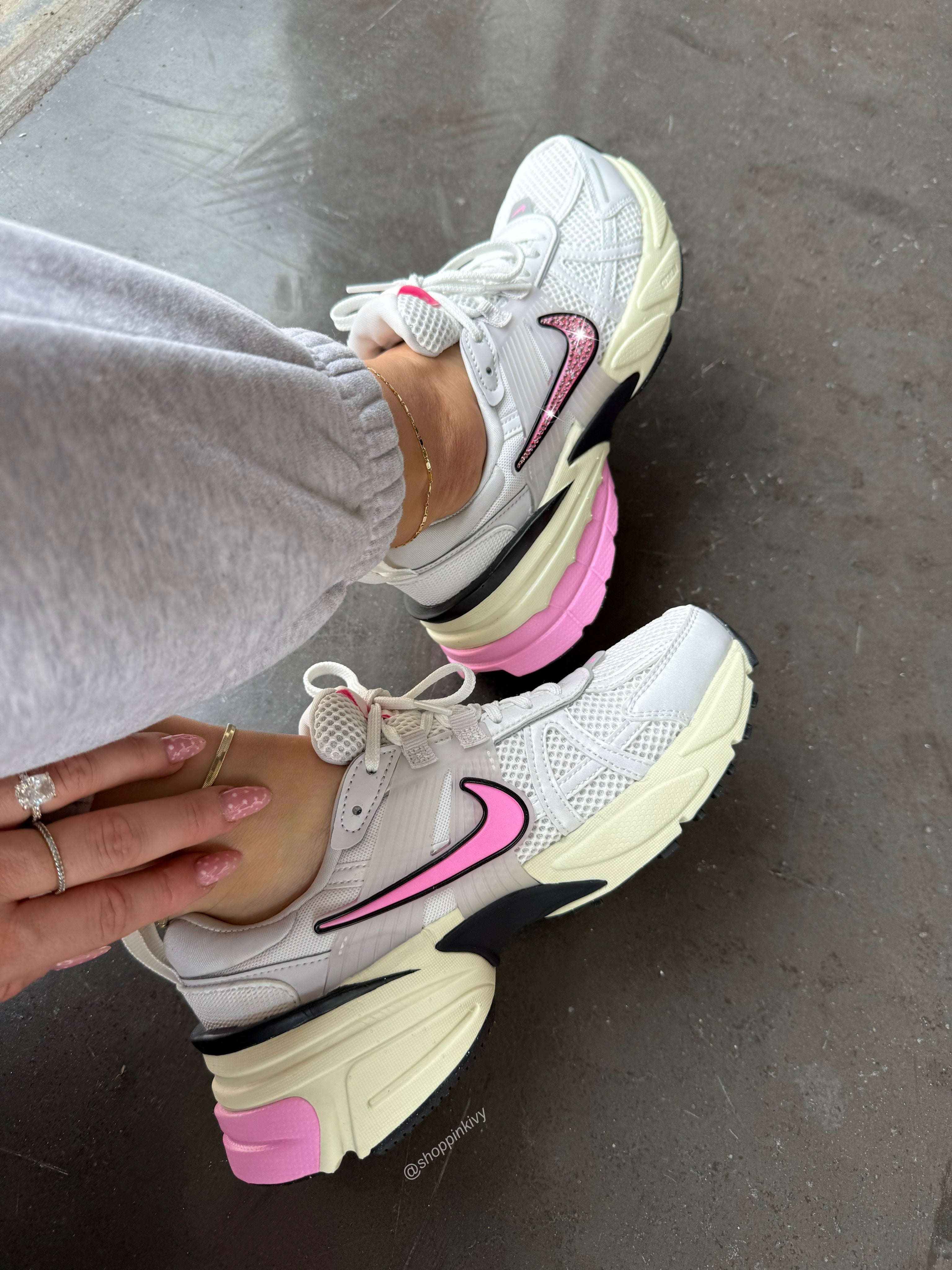 SIZE 9 White Bubblegum Pink Swarovski Womens Nike Shoes