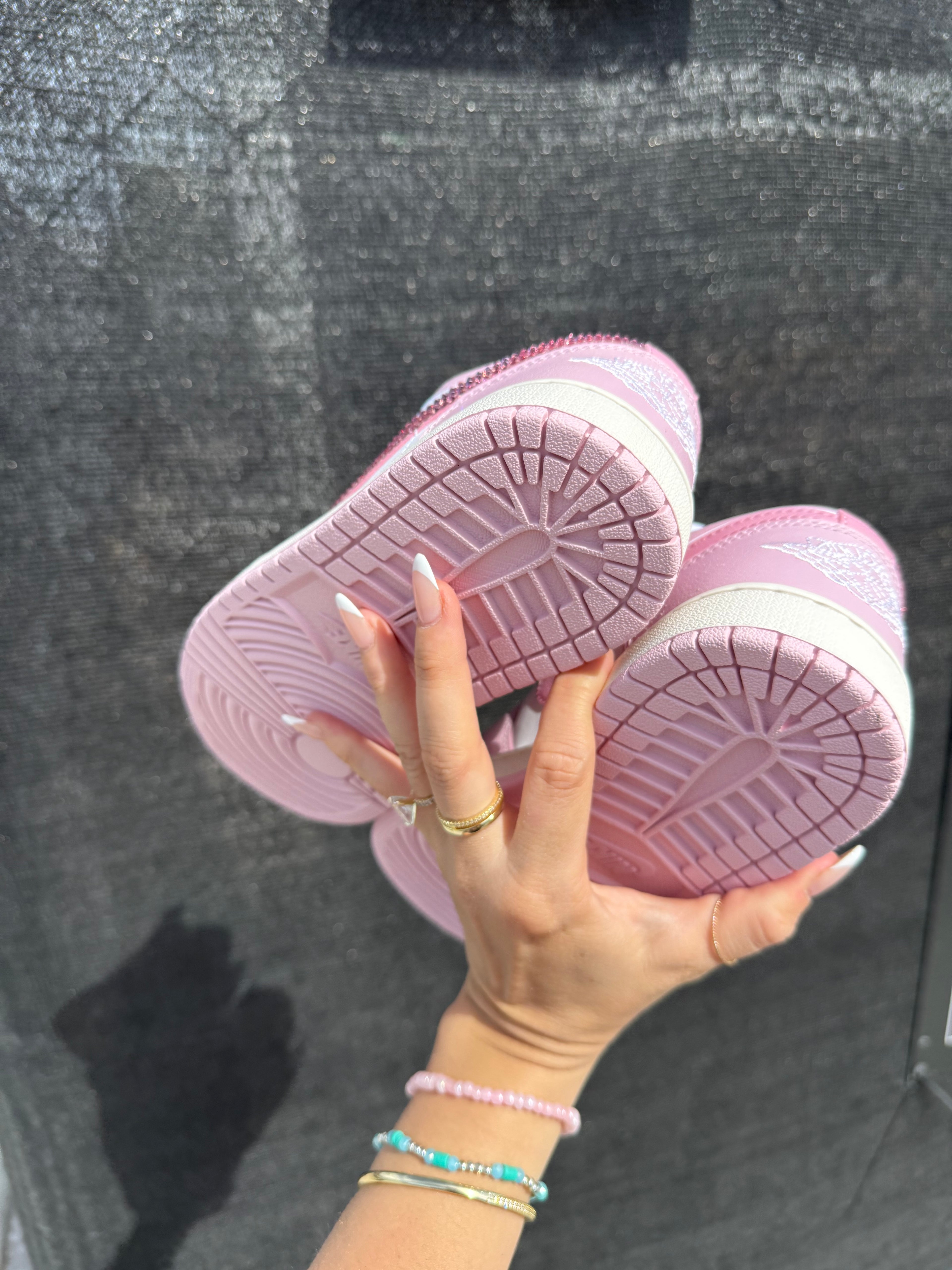 Zapatillas de mujer Air Jordan Retro 1 Low de mujer con Swarovski y rosa