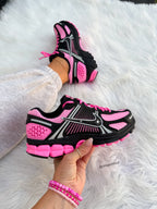 Nike Vomero 5 de mujer en negro, rosa chicle y cristales de Swarovski