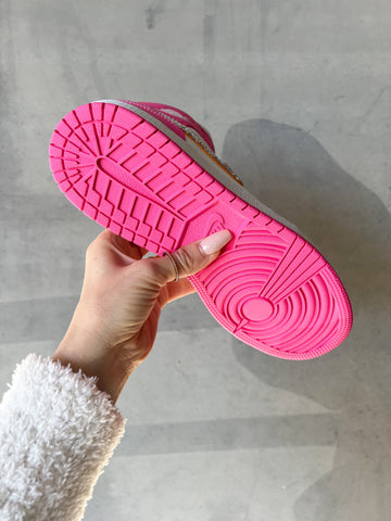 TAMAÑO 6 Zapatos Air Jordan 1 Mid de Swarovski de color rosa raro para mujer