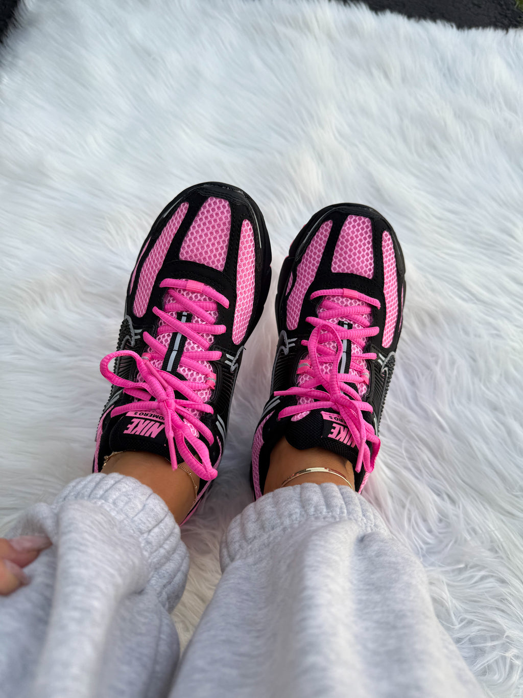 Nike Vomero 5 de mujer en negro, rosa chicle y cristales de Swarovski