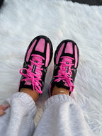 Nike Vomero 5 de mujer en negro, rosa chicle y cristales de Swarovski