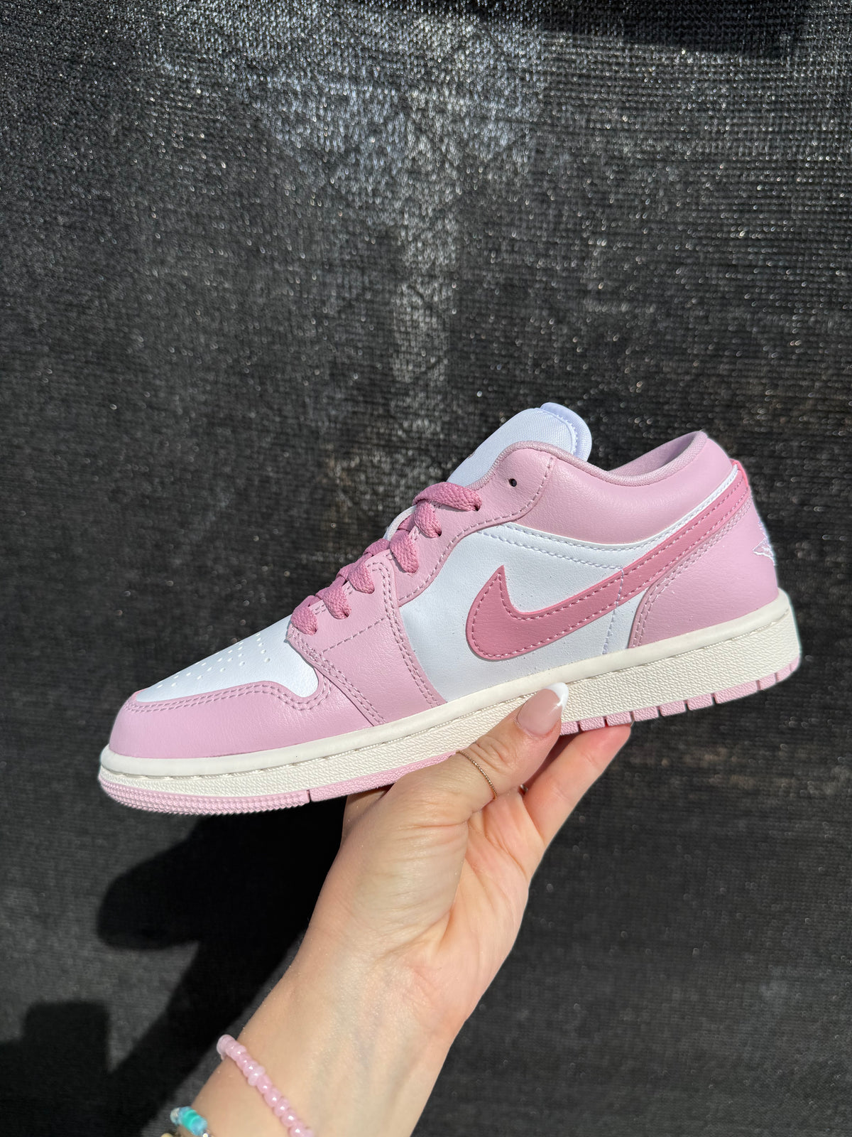 Zapatillas de mujer Air Jordan Retro 1 Low de mujer con Swarovski y rosa