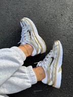 Zapatillas Nike de Swarovski color oro metalizado para mujer