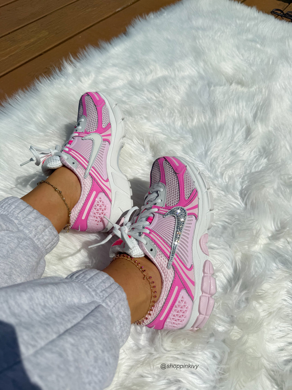 New Bubblegum Hot Pink Swarovski Women Nike Vomero 5