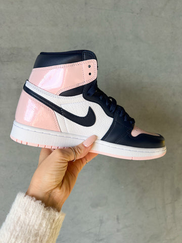 Raros zapatos Air Jordan 1 Mid de Swarovski Bubblegum para mujer