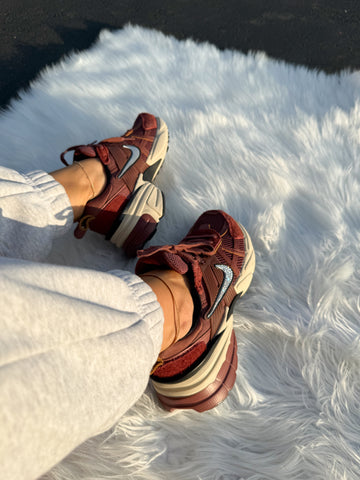✨NEW✨ Fall🍂Burgundy Swarovski Womens Nike Shoes