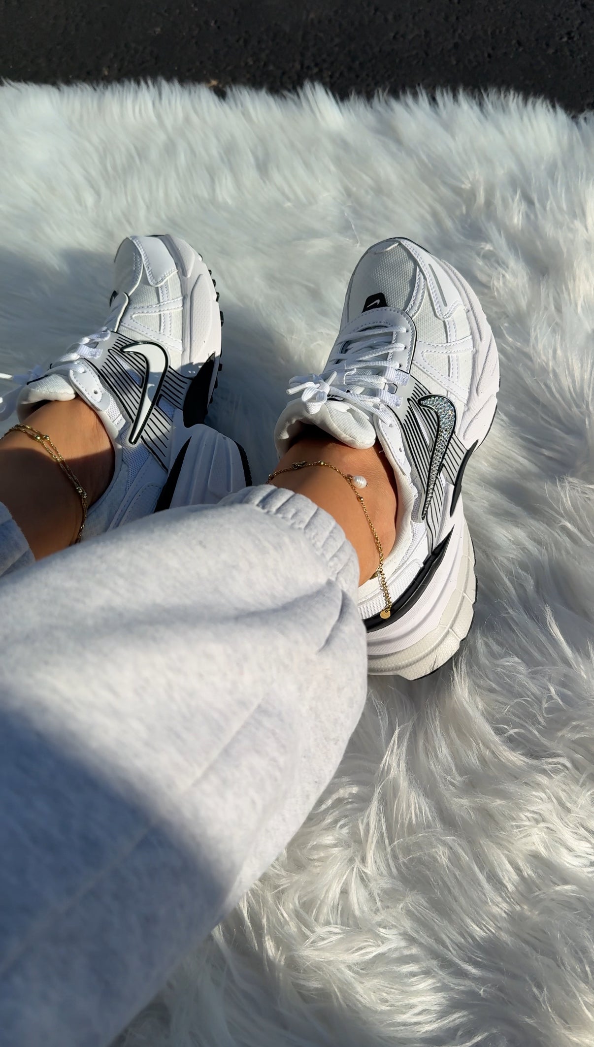 ✨Best Selling✨ White and Black Swarovski Womens Nike Shoes