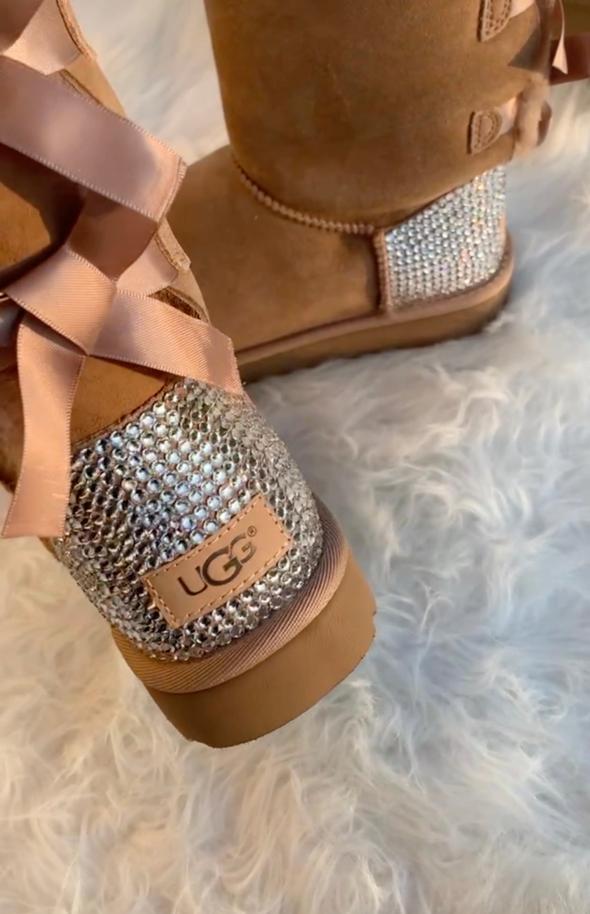 Botas Ugg Castaños Doble Lazo Bailey con Cristales Swarovski