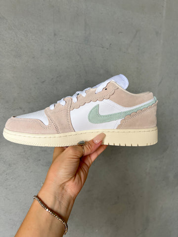 Zapatos festoneados Swarovski Air Jordan 1 Low para mujer