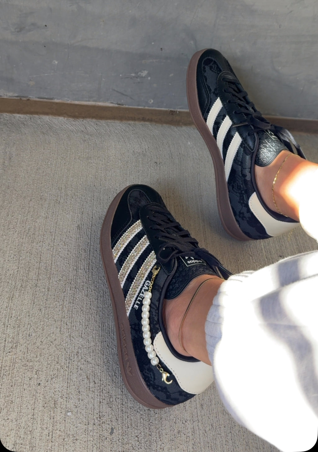 Dije de encaje y perlas Swarovski Adidas Original Gazelle OG