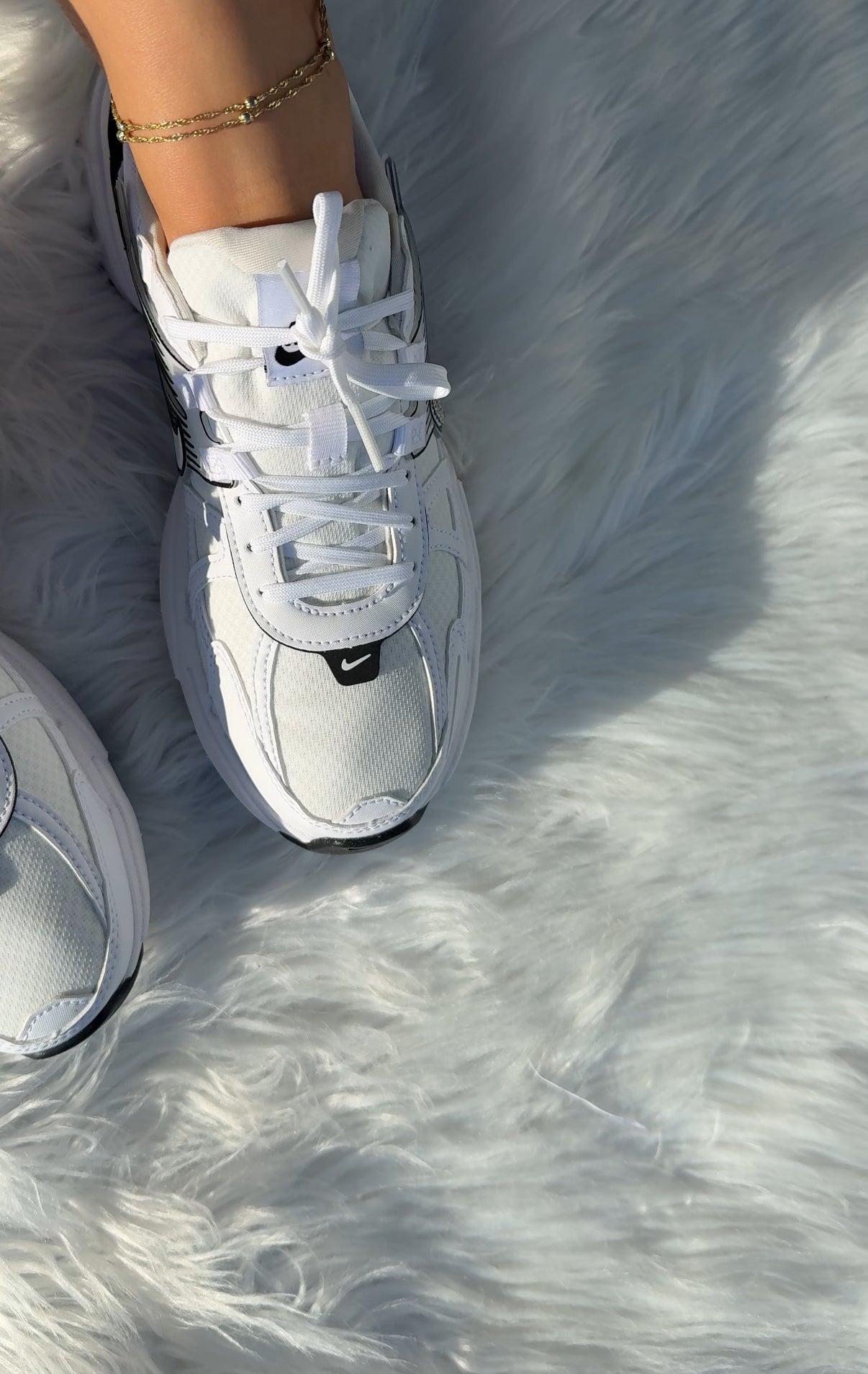 ✨Los más vendidos✨ Zapatillas Nike Swarovski blancas y negras para mujer