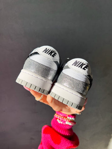 Raros zapatos Nike Dunk metálicos Swarovski para mujer