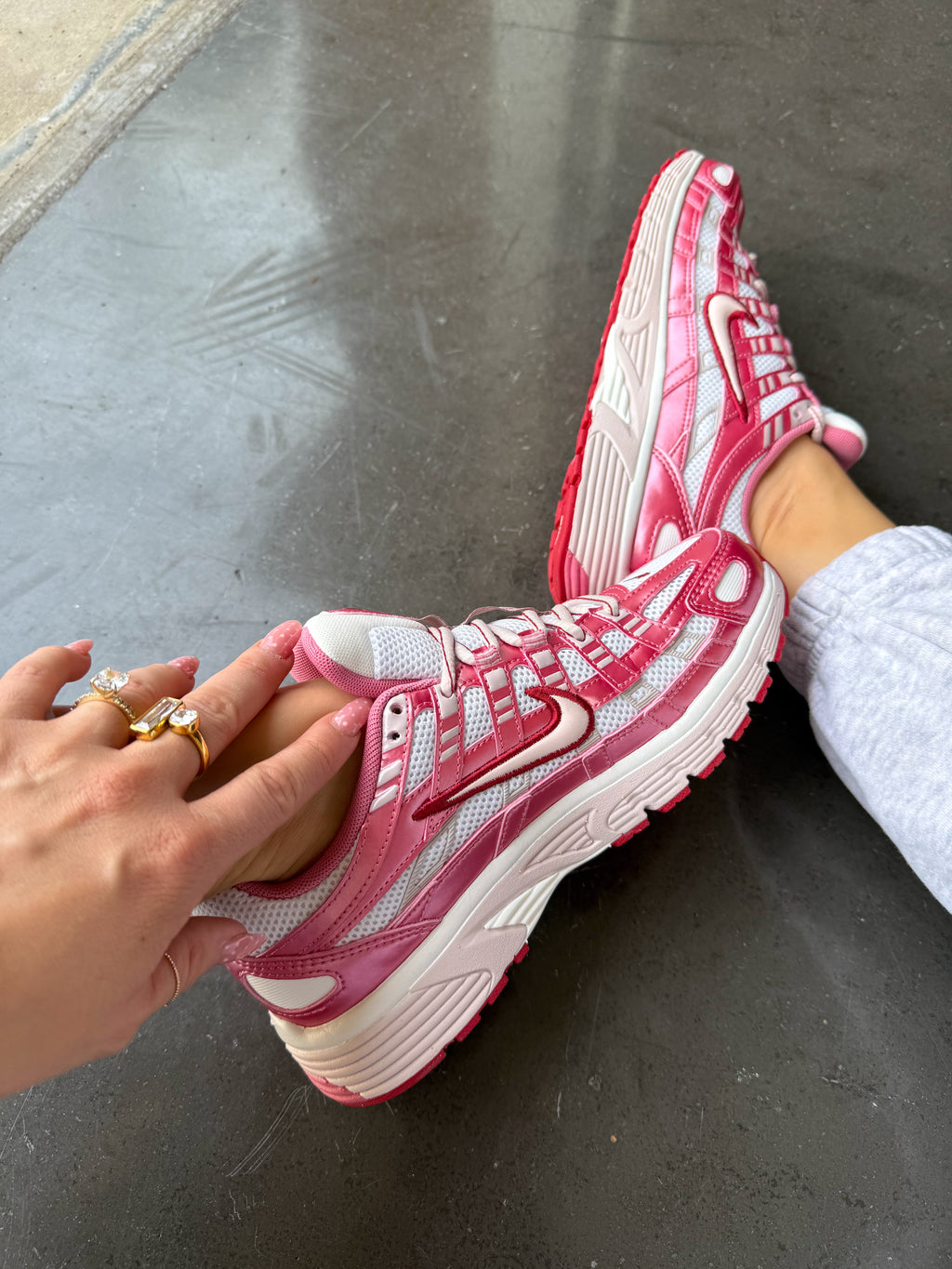 Zapatillas Nike de mujer metálicas rosas con cristales Swarovski