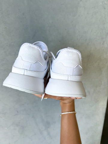 Zapatos blancos Swarovski Adidas XPLR para niñas y mujeres