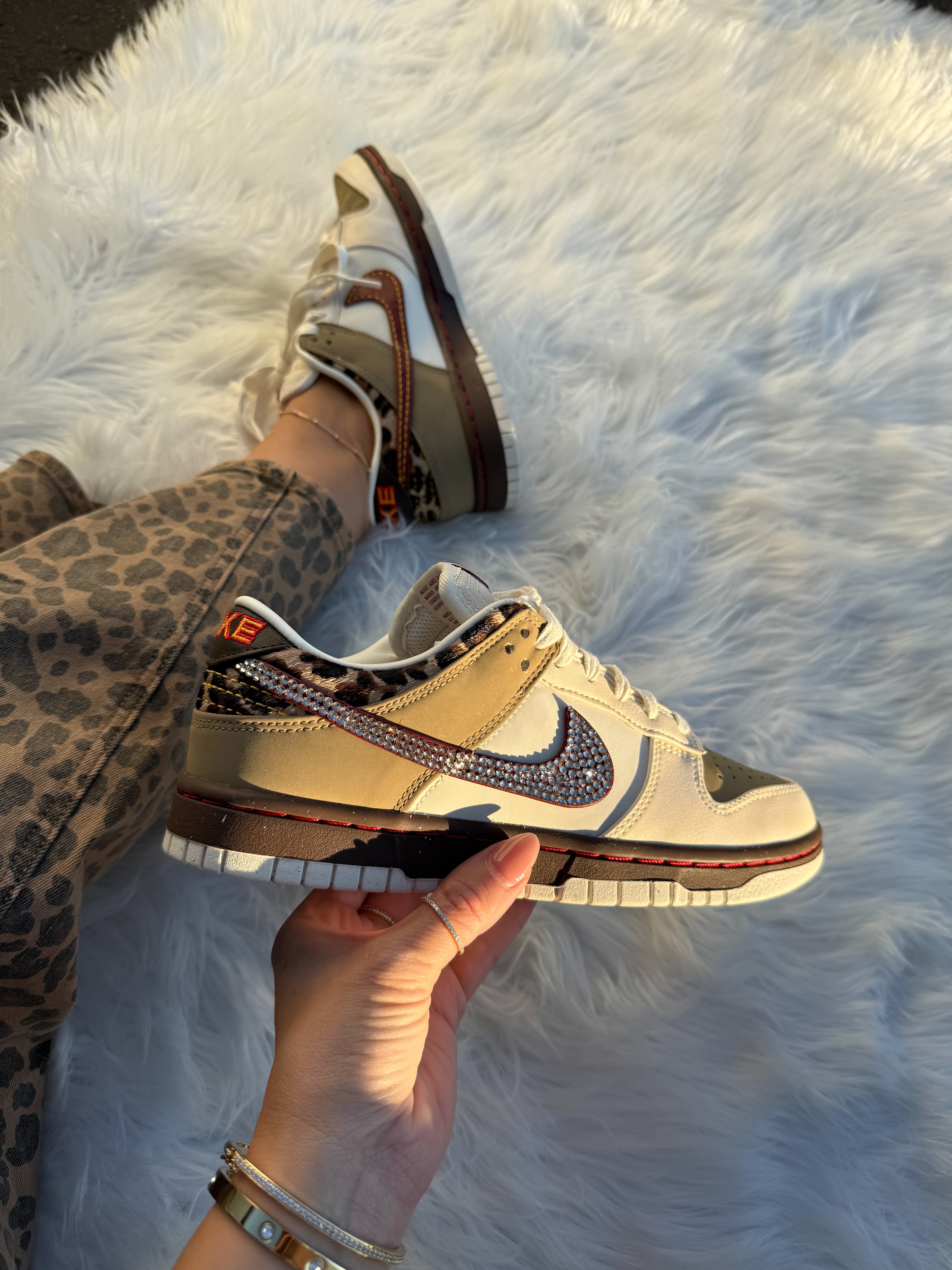 Nuevas zapatillas Nike Dunk de mujer en leopardo caqui y Swarovski para otoño