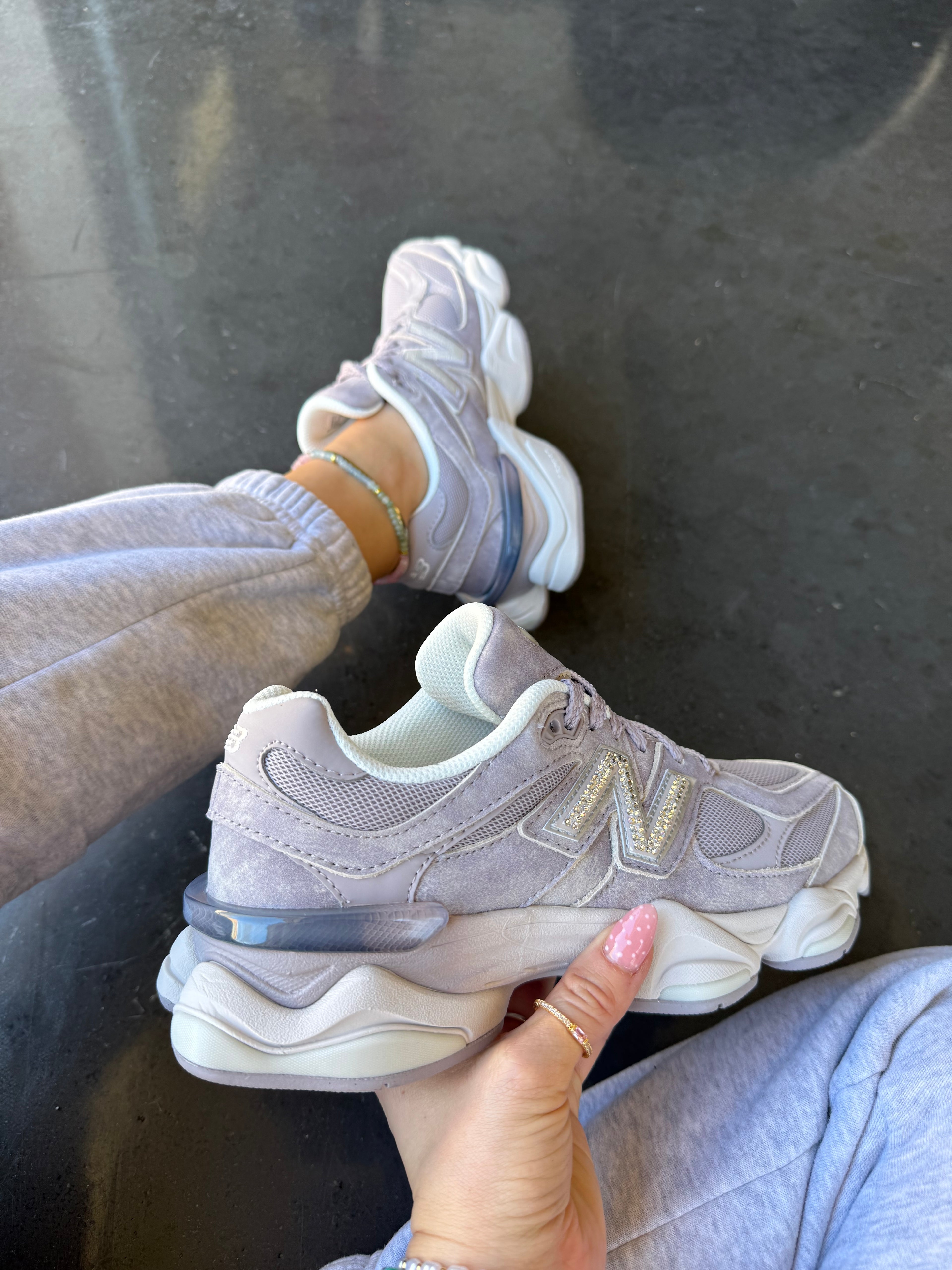 New Balance 9060 de mujer de Swarovski, color gris