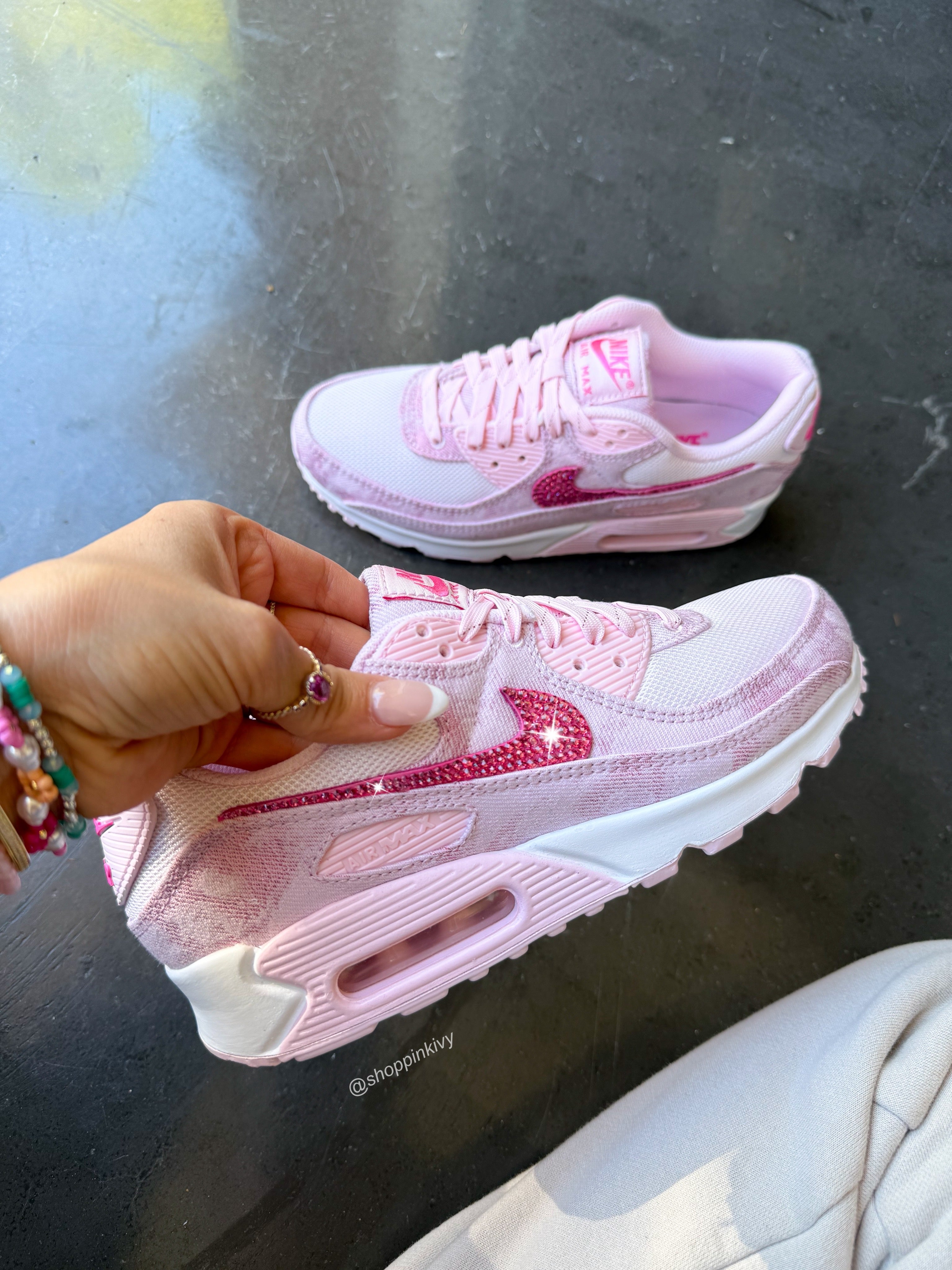Nike Air Max 90 de mezclilla rosa con cristales de Swarovski