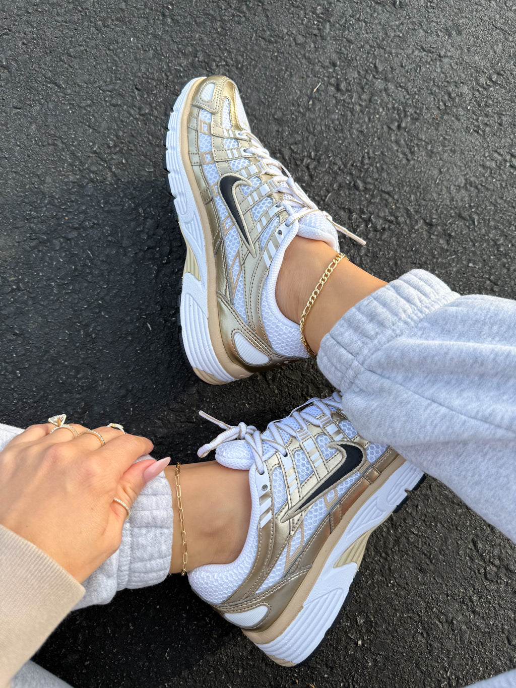 Zapatillas Nike de Swarovski color oro metalizado para mujer