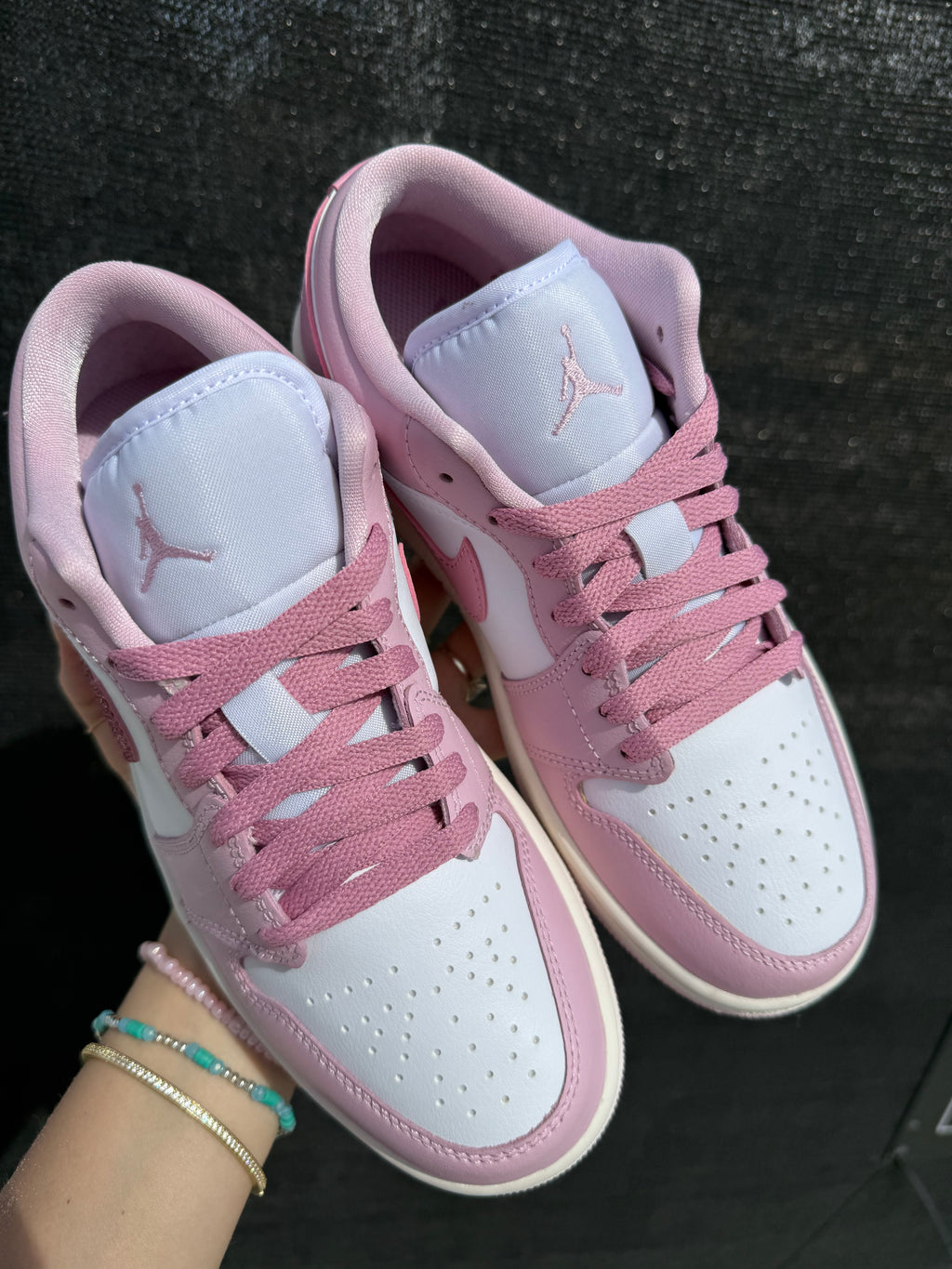 Zapatillas de mujer Air Jordan Retro 1 Low de mujer con Swarovski y rosa