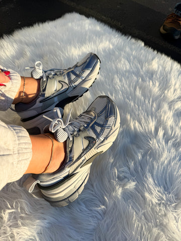 SIZE 7.5 Metallic Gray Burgundy Swarovski Womens Nike Shoes