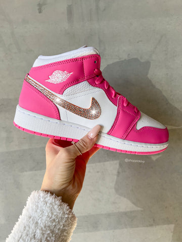 Raros zapatos Air Jordan 1 Mid de Swarovski en color rosa para mujer