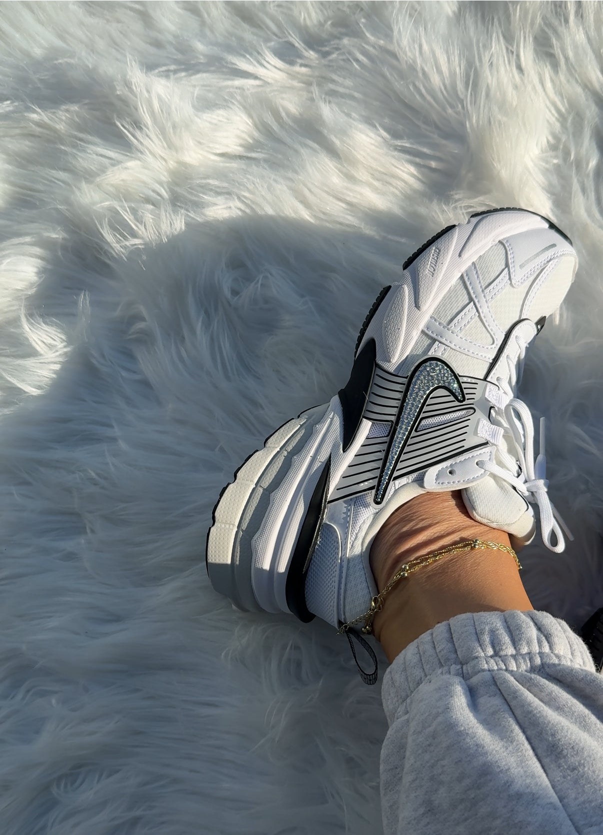 ✨Best Selling✨ White and Black Swarovski Womens Nike Shoes