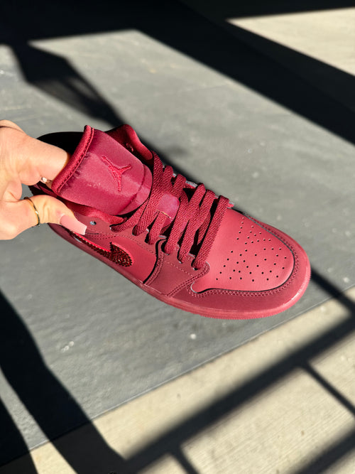 Zapatillas Air Jordan 1 Low de mujer de Swarovski rojas, edición San Valentín 2026