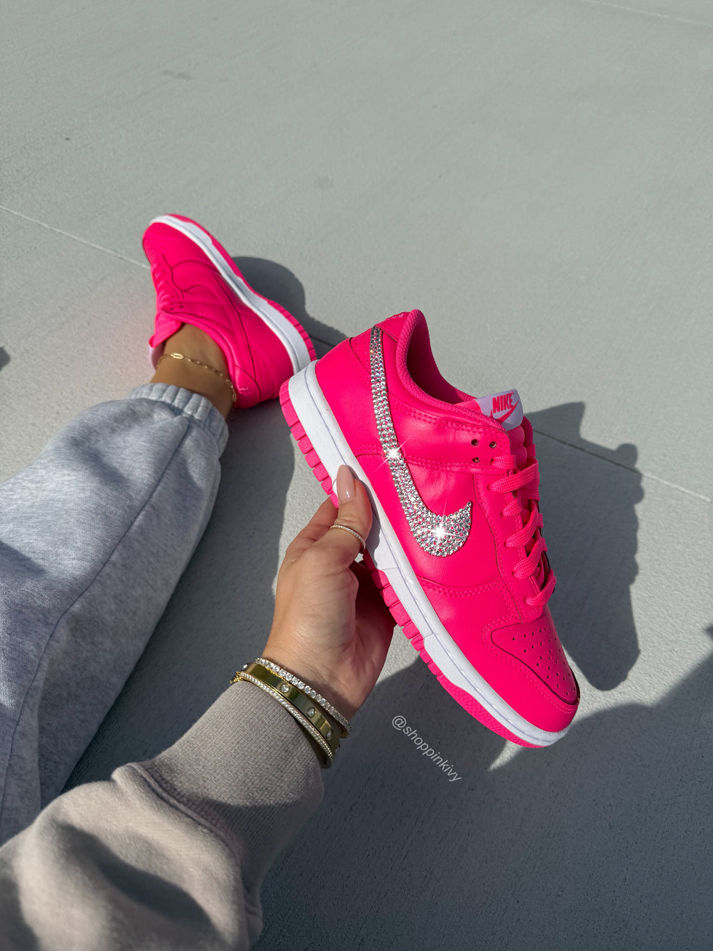 solid pink nike shoes