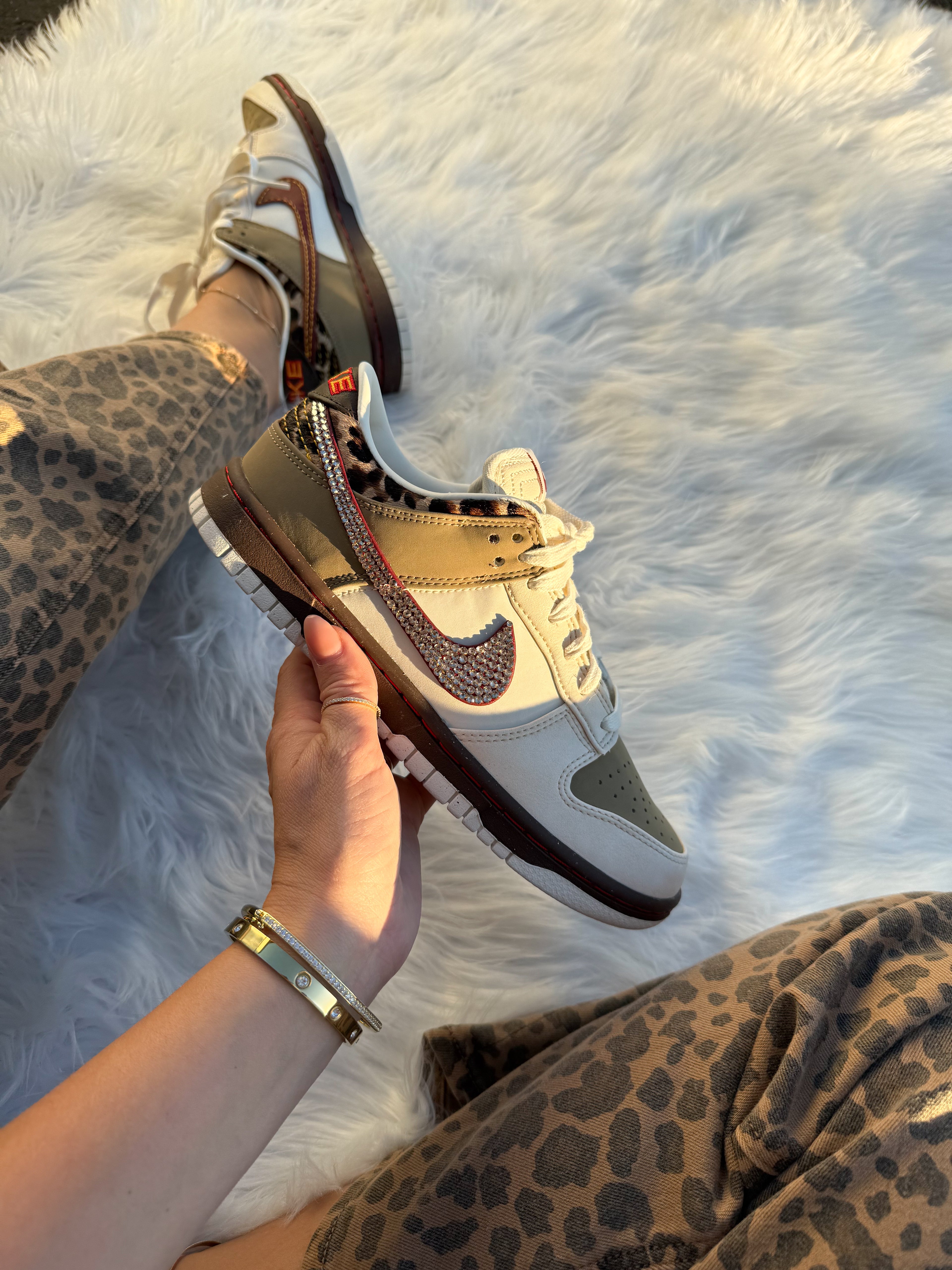 Nuevas zapatillas Nike Dunk de mujer en leopardo caqui y Swarovski para otoño