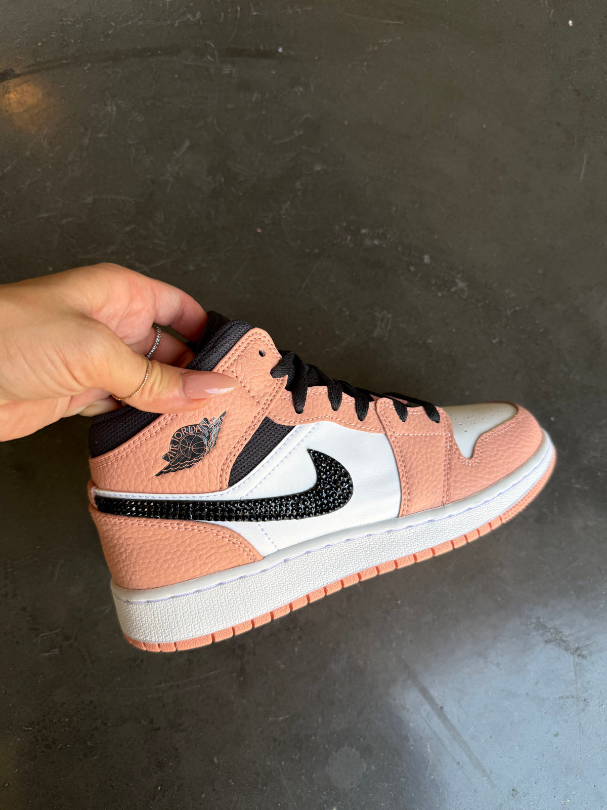 ZAPATILLAS Air Jordan 1 Mid Swarovski durazno oxidado para mujer TALLA 7.5