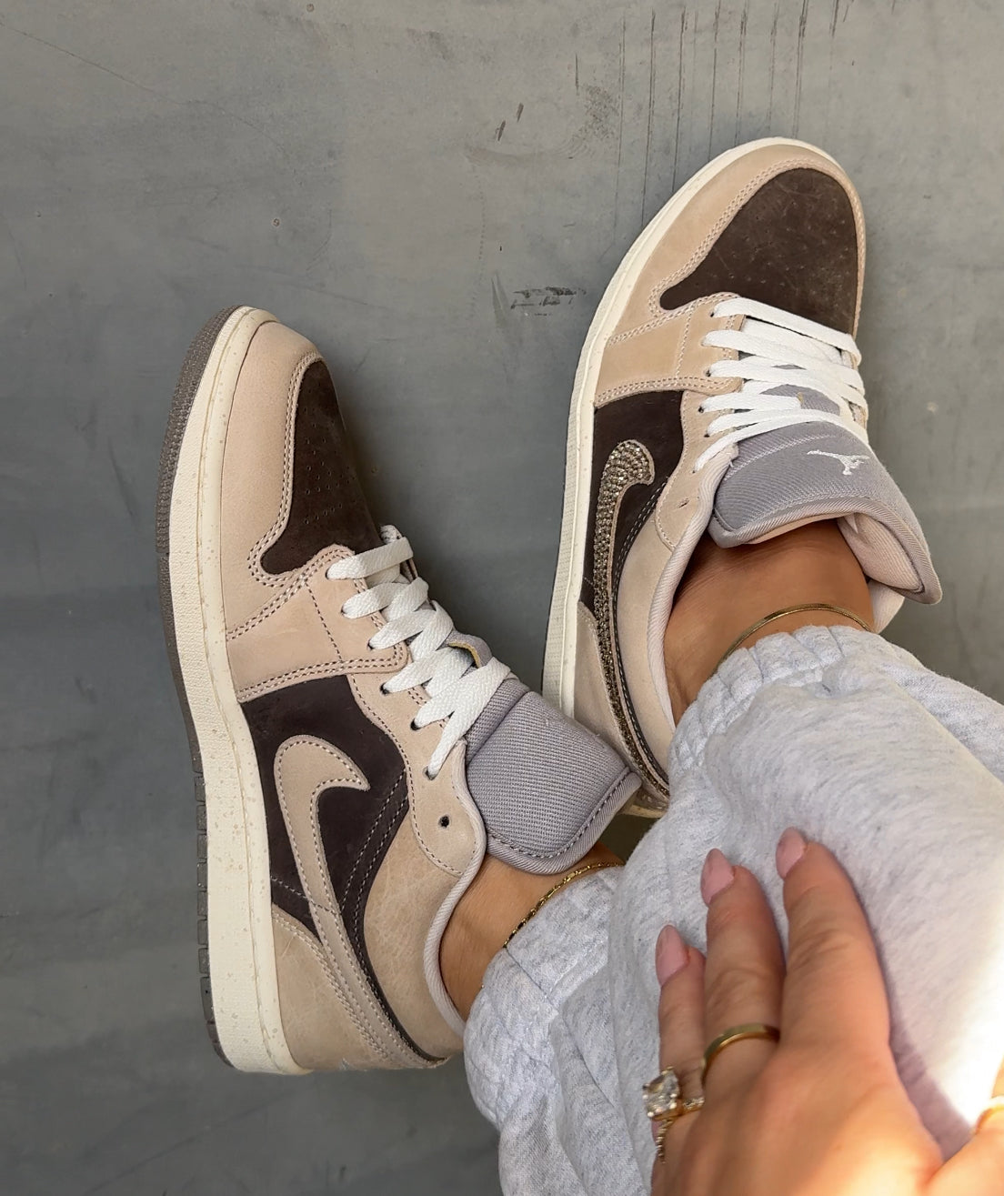 Zapatillas Air Jordan 1 Low Swarovski Greige Beige Neutro para Mujer