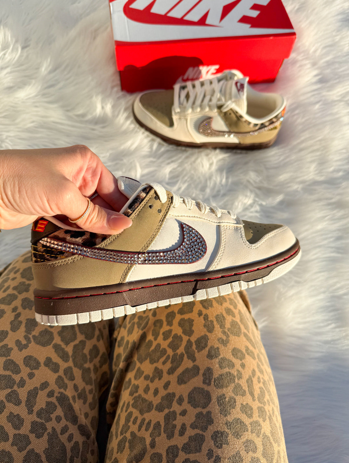 Nuevas zapatillas Nike Dunk de mujer en leopardo caqui y Swarovski para otoño