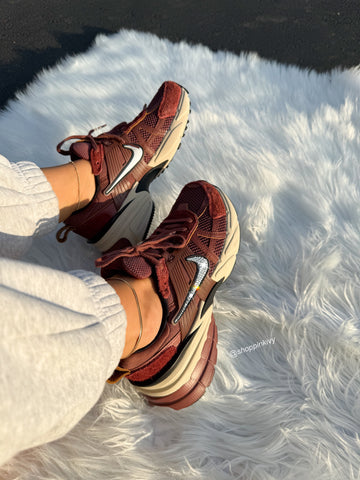 ✨NEW✨ Fall🍂Burgundy Swarovski Womens Nike Shoes