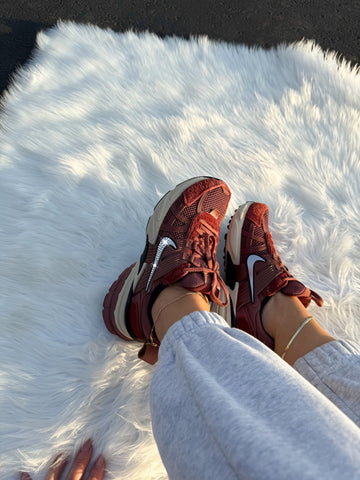 ✨NEW✨ Fall🍂Burgundy Swarovski Womens Nike Shoes