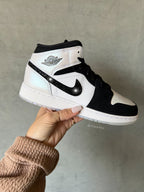 Zapatos Air Jordan 1 Mid con diamantes iridiscentes Swarovski para mujer