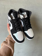 Zapatos Air Jordan 1 Mid con diamantes iridiscentes Swarovski para mujer