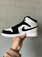 Zapatos Air Jordan 1 Mid con diamantes iridiscentes Swarovski para mujer