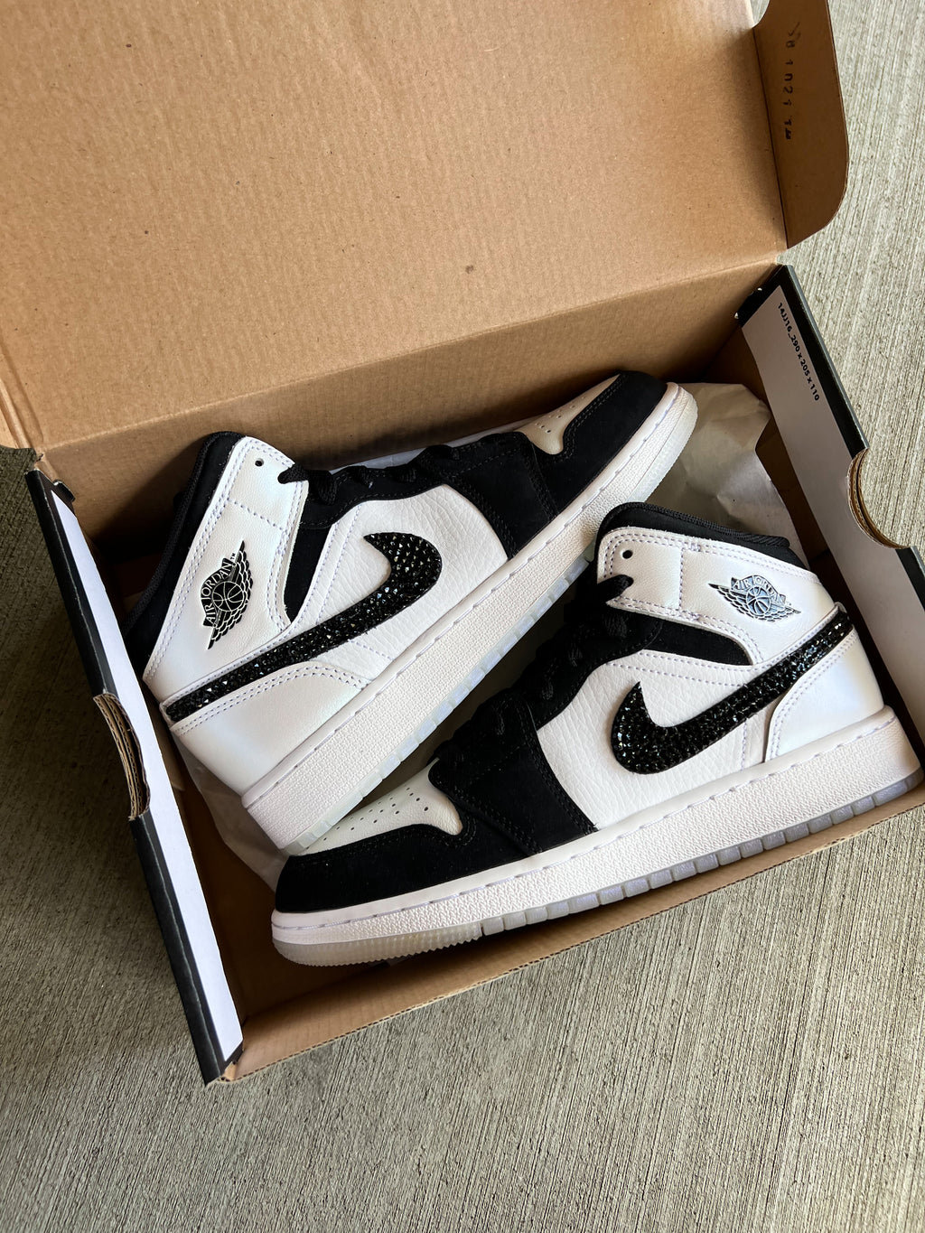 Zapatos Air Jordan 1 Mid con diamantes iridiscentes Swarovski para mujer