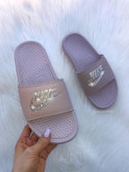 Sandalias Nike Slide color malva con Swarovski